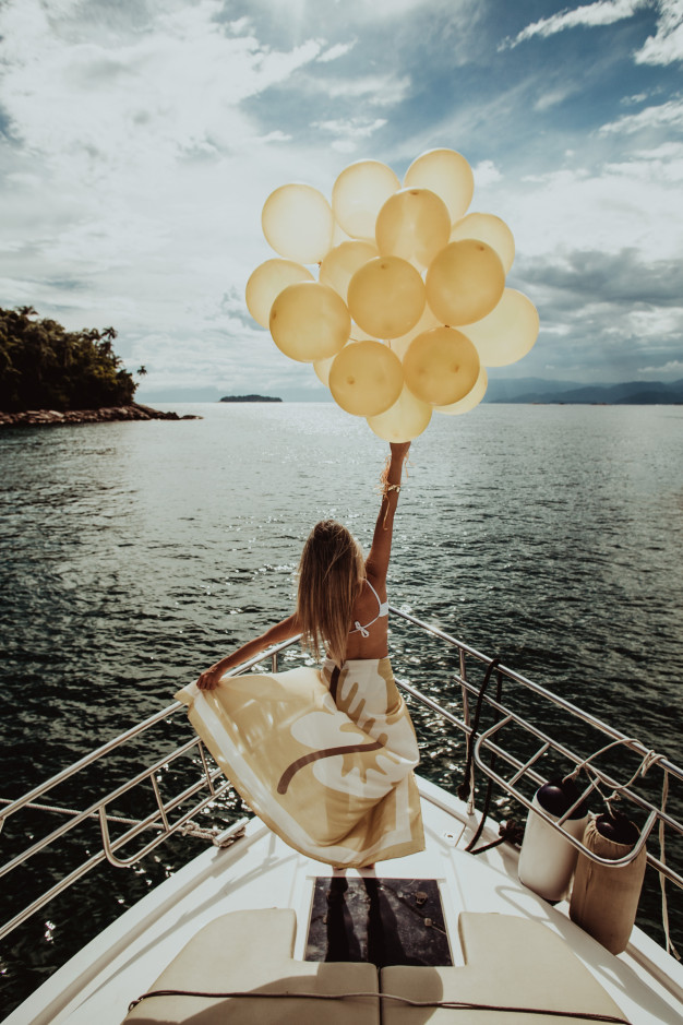 golden balloons